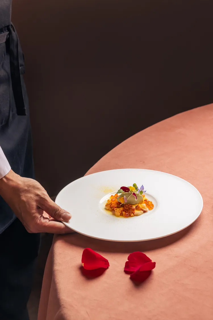 寶艾西餐廳「法式浪漫．情人饗宴」六道式海陸套餐，每套4280元起。台北君悅酒店提供