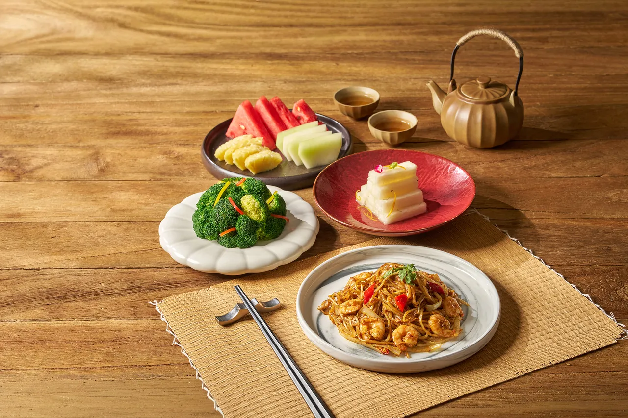 雙人套餐亦搭配酸甜開胃的桂花釀白玉、清炒季節時蔬、香氣四溢的揚州香蔥炒飯、當令水果盤。瀚寓酒店提供
