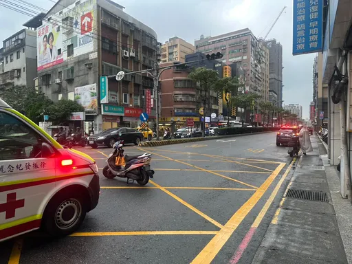 違停黃網線被車禍波及！他不以為意駛離　警調監視器送上罰單