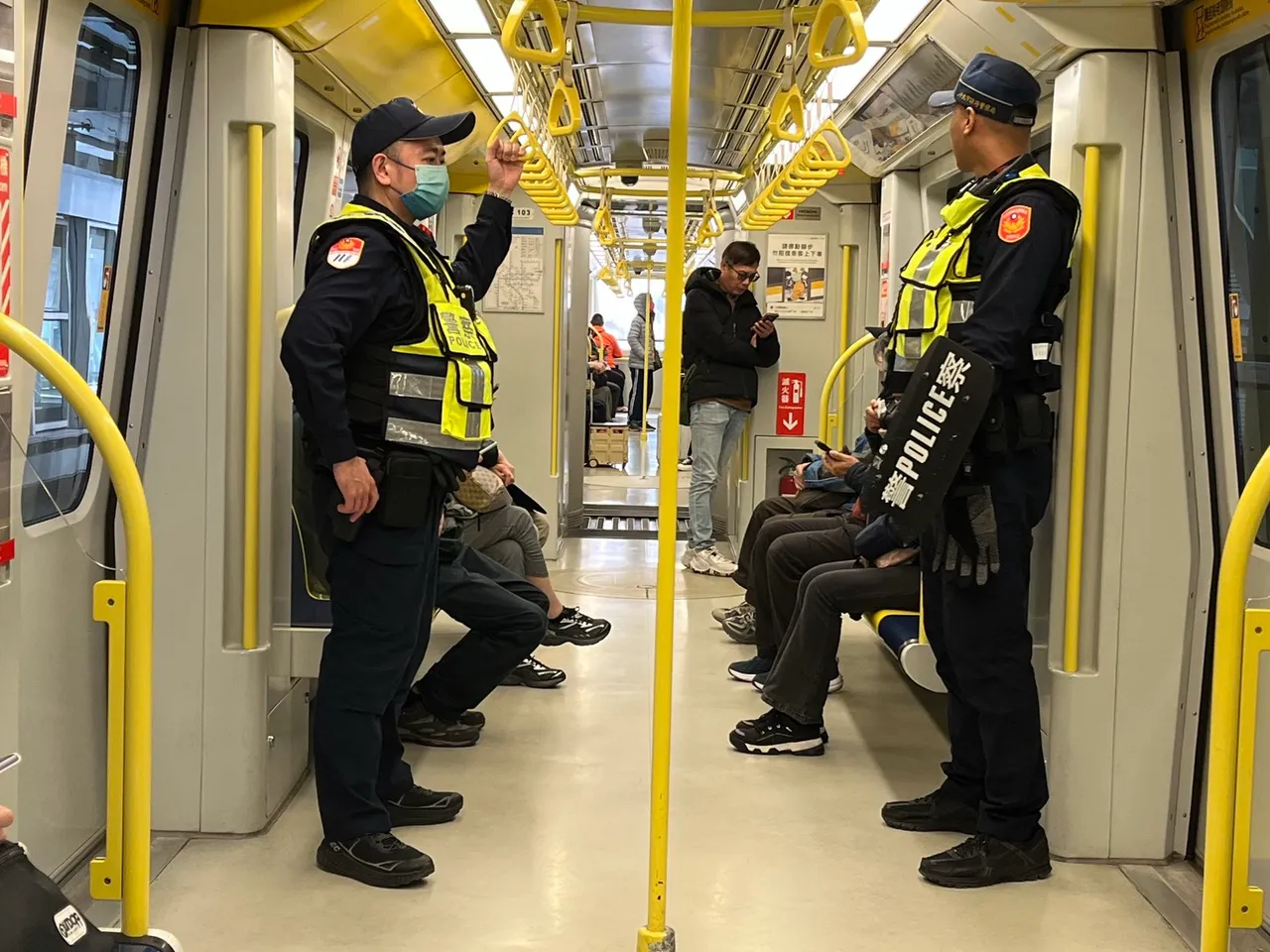 新北捷警隊執勤。警方提供