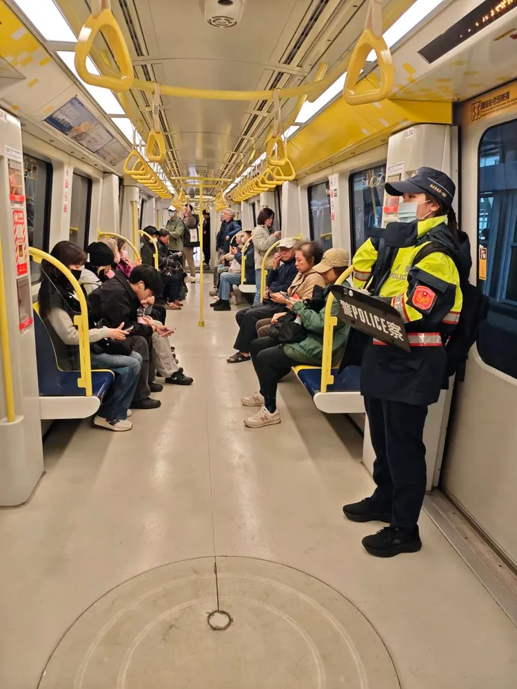 新北捷警隊執勤。警方提供