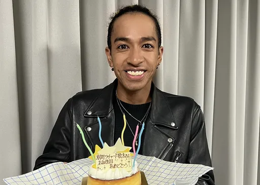 男偶像鬧區露鳥遭罰2萬元　療養中發聲！粉絲痴心幫他慶生