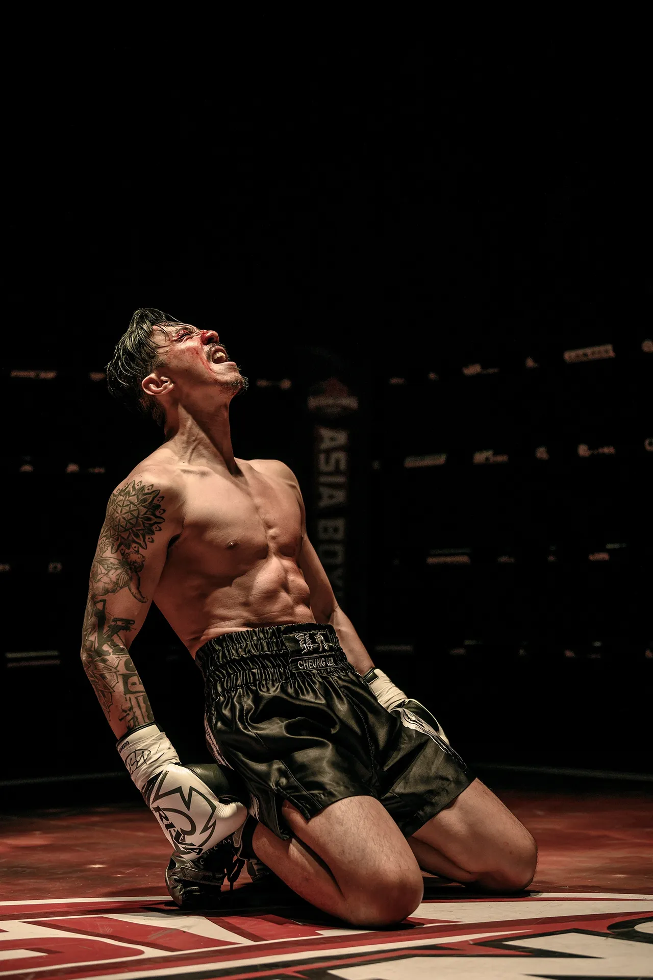 張繼聰肉體改造成鐵血爆肌扮拳手。華映提供