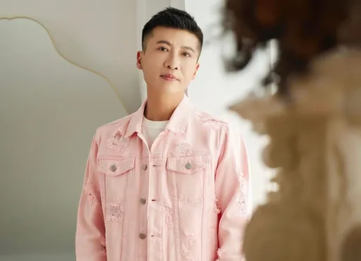 童星歌王方順吉疑遭仙人跳？　報警處理！發不自殺聲明