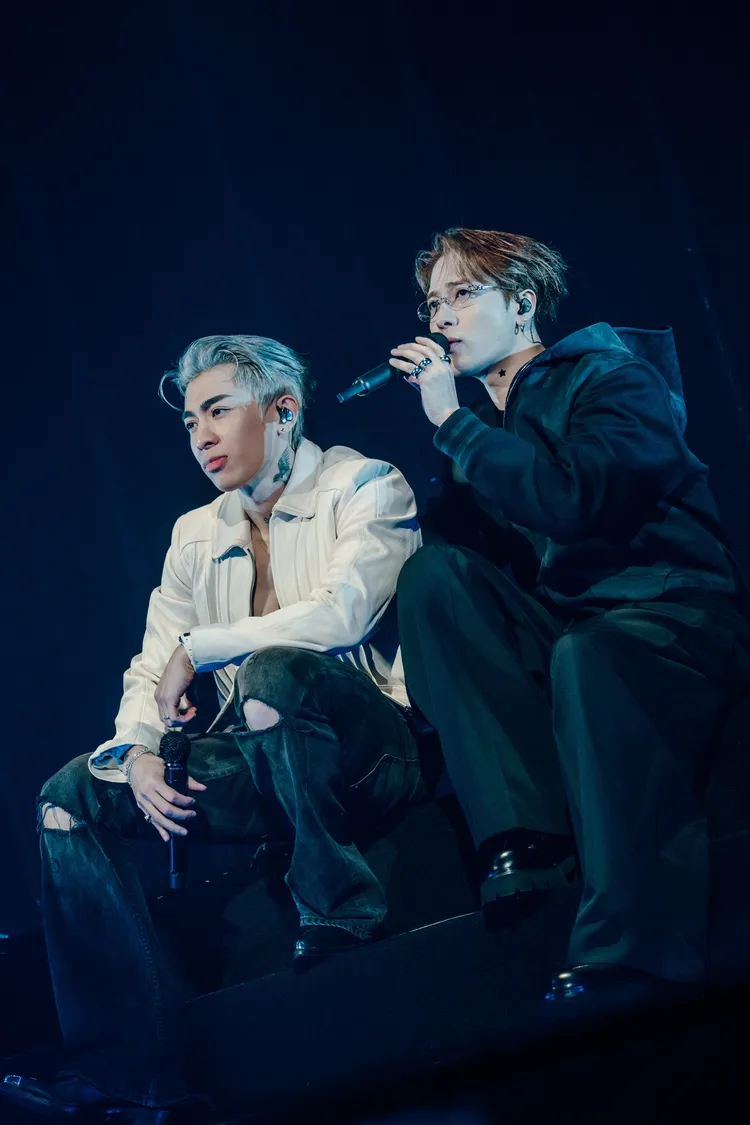 Tyson Yoshi（左）與王嘉爾首度同台合唱新歌《DeadEnd》。Just Kidding Limited 提供