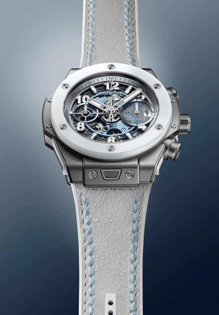 HUBLOT Big Bang Unico Winter冬季鈦金陶瓷計時碼錶，42mm，微噴砂鈦金屬錶殼搭配霧白色陶瓷錶圈，鏤空錶盤，小牛皮內襯白色橡膠錶帶（附白色與藍色各一），HUB1280自製飛返計時導柱輪自動上鍊機芯，動力儲存72小時，防水深度100米，限量200只，81萬7000元。品牌提供