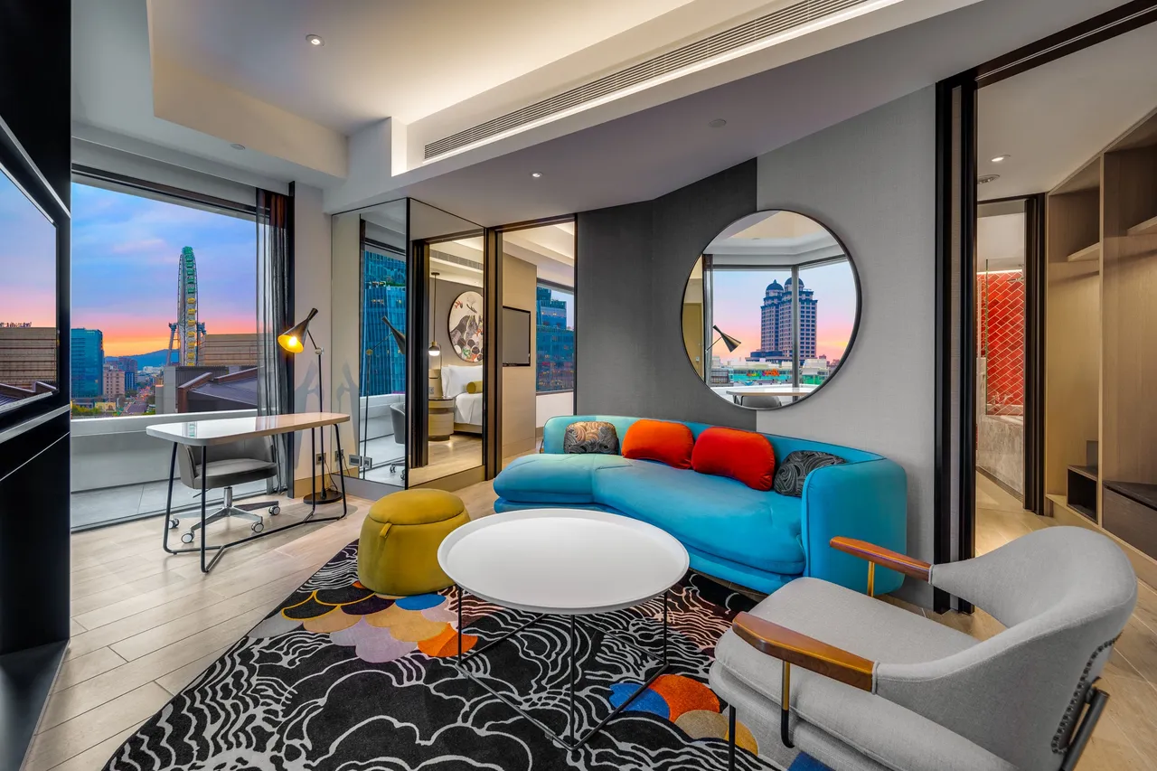 週年慶Lucky Stay住房專案獎項之一，最受旅客喜愛的「開放式精緻套房」，住宿天晴時，在客房內即可欣賞101大樓。業者提供