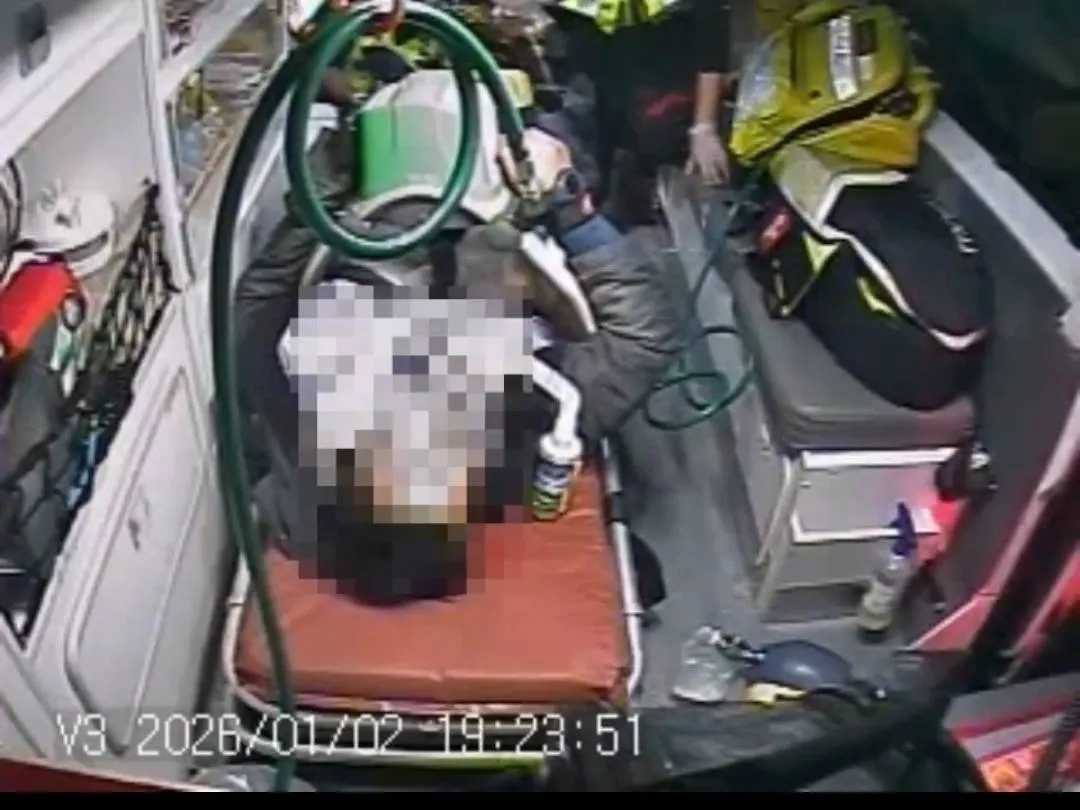 机车骑士伤重送医。翻摄画面