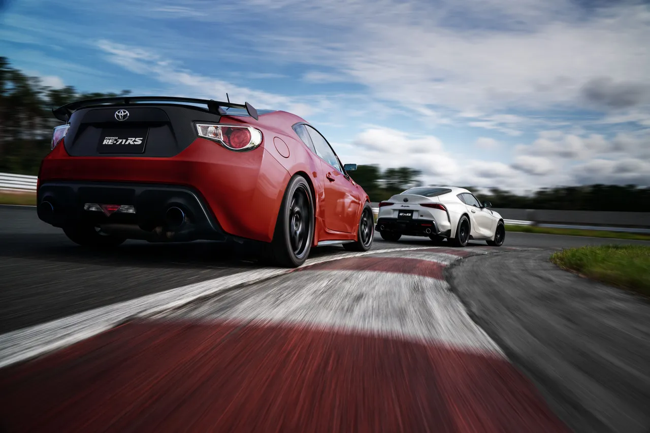 POTENZA RE-71RS以不對稱花紋、低角度溝槽與大面積光滑胎肩塊設計，為追求最速單圈而生。普利司通輪胎提供