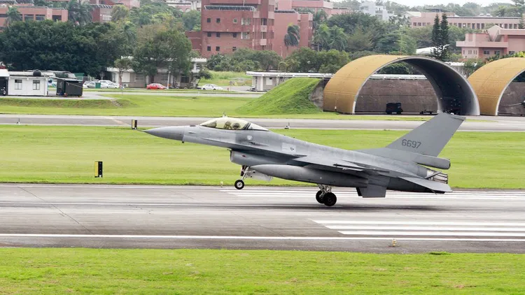 1300件防寒飛行衣何時能到貨？　空軍給答案：交貨速度算快的