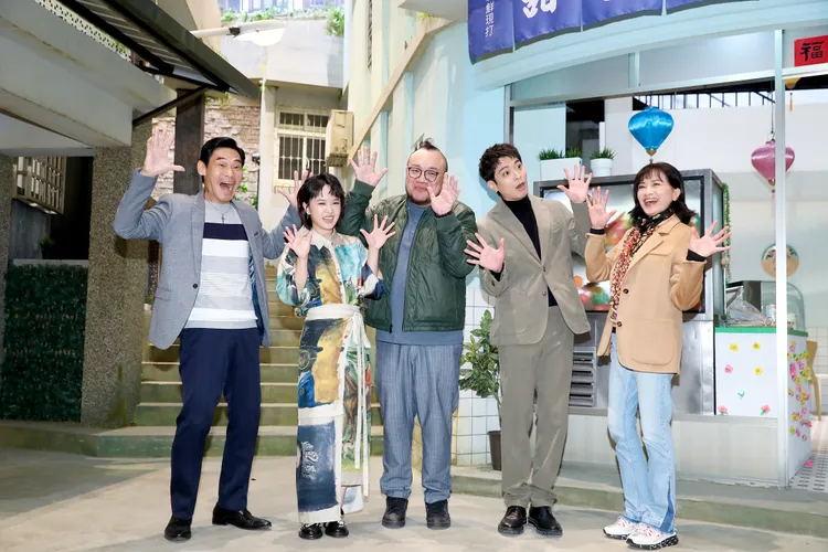 夏靖庭（左起）、嚴正嵐、葉天倫、侯彥西、柯素雲。攝影中心攝