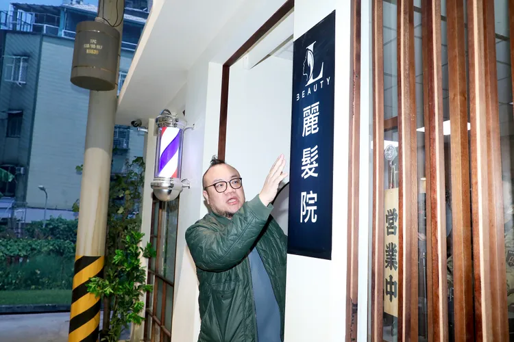 葉天倫開箱栩栩如生的拍攝場景。攝影中心攝