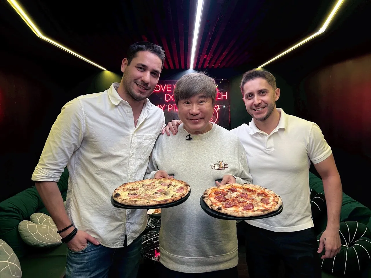 胡瓜順利點餐。下面一位提供