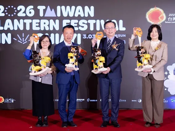 台湾灯会曝「阿里山神木」21公尺主灯　小提灯「喔熊骑马」开抢