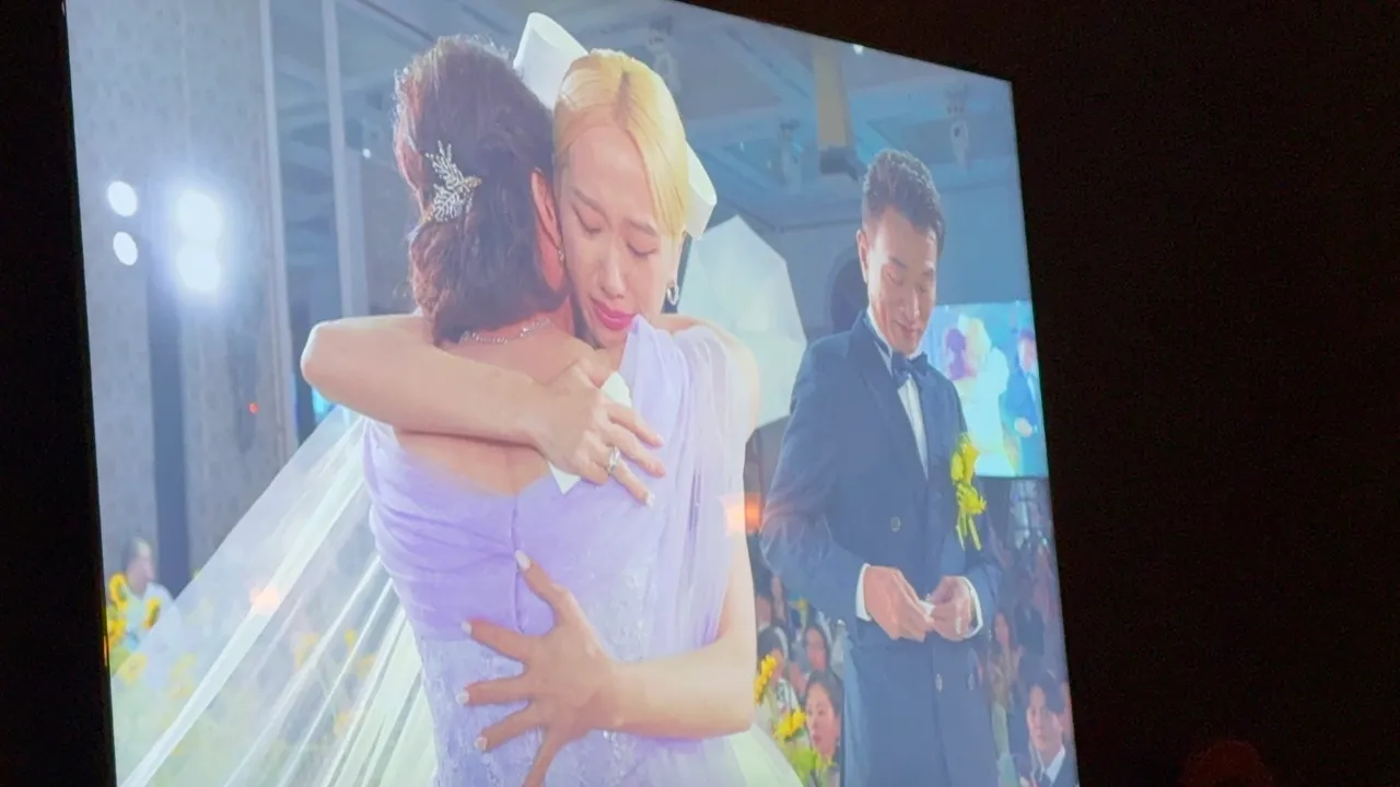 Lulu告別父母。林秭渝攝