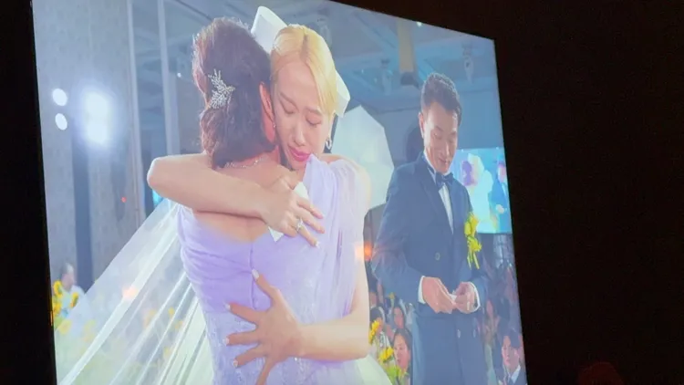 Lulu告別父母。林秭渝攝