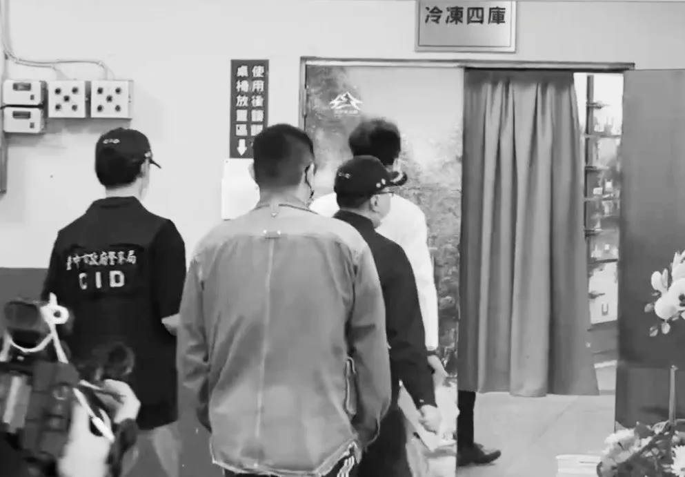 陳女的3歲小兒子是與現任男友所生，他從相驗室離開時失聲啜泣。民眾提供（變色處理）