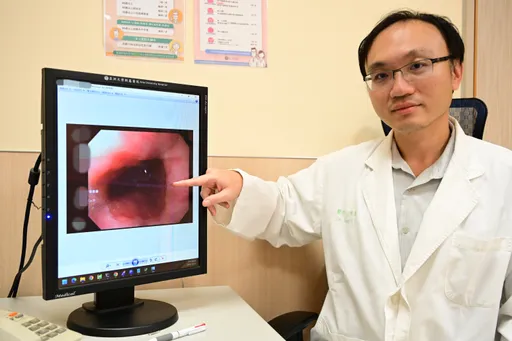 天天应酬拚酒被胃酸呛醒　业务男睡眠呼吸中止症加剧胃食道逆流