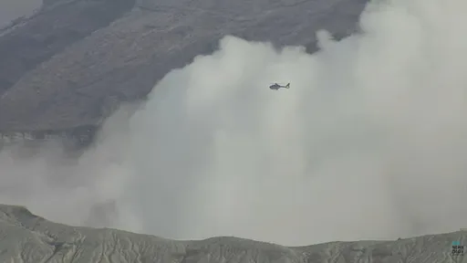 阿蘇火山直升機載2台人失聯　飛行途中疑遇雲層強風