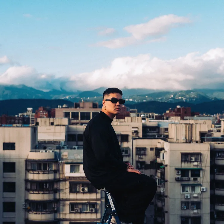 《Friendly Singing Neighbor 友善唱歌鄰居》專輯封面。本人提供