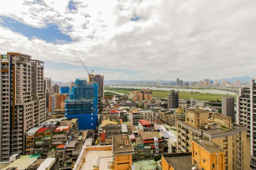 去年前10月交易預售屋萎縮7成　10大行政區量縮9成高雄佔4個