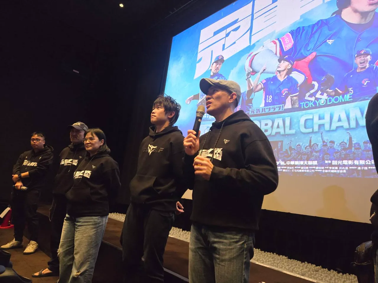 陈冠宇现身戏院与影迷互动。牵猴子提供