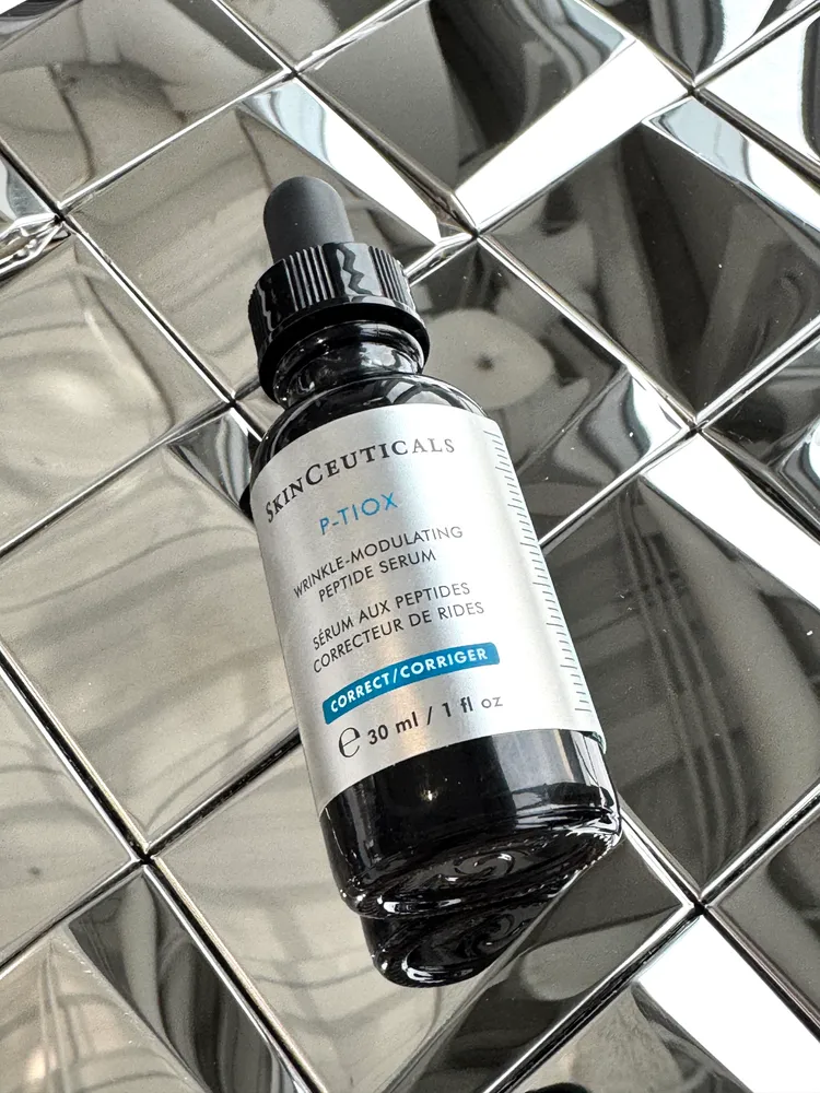 修麗可P-TIOX超胜肽抗皺極光精華，30ml／4990元。張家玲攝