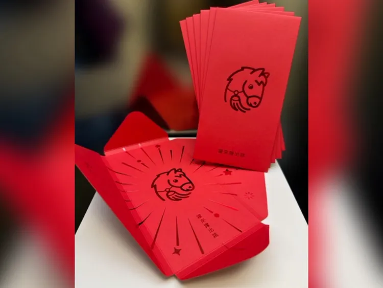 迎接馬年，AirPods Pro 3 推出特別款，開賣同步送限量紅包袋。Apple提供