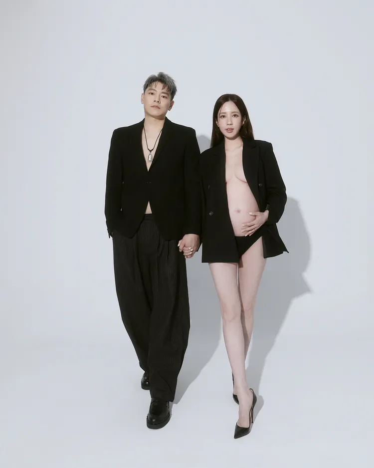 愛雅（右）和老公感謝肚中兒子貼心。愛雅辣呦提供