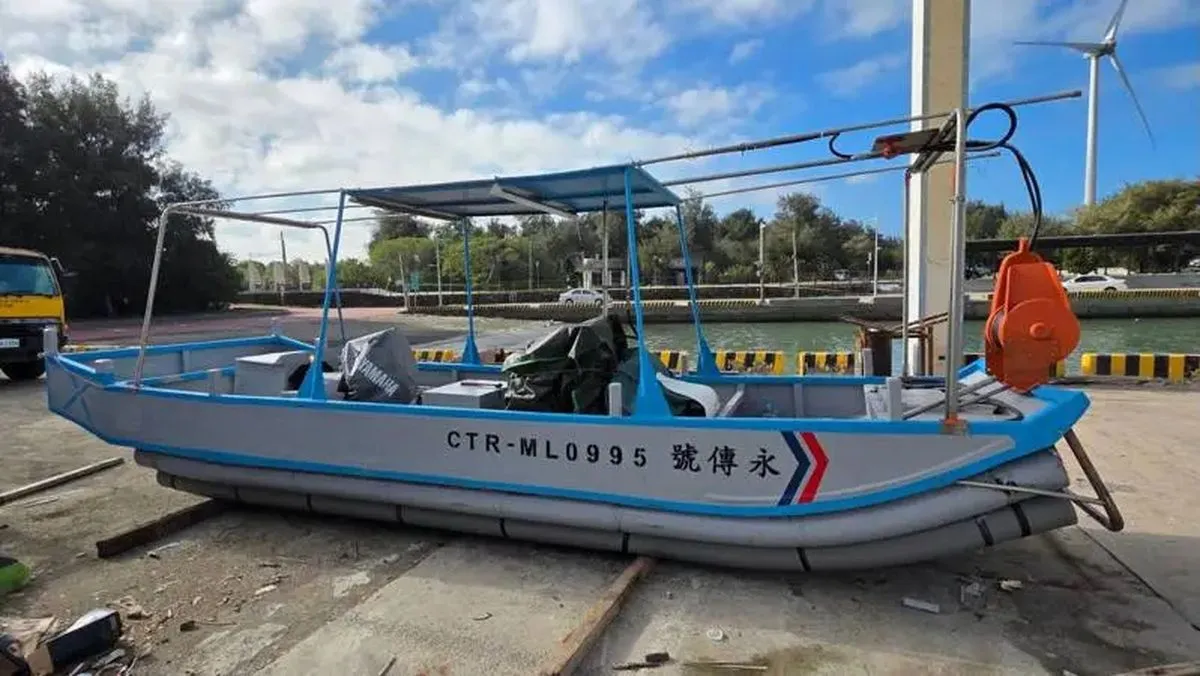 许姓船主的「永传号」，去年3月以80万元购买，最近正准备下水作业就被偷了，所幸迅速找回。民众提供