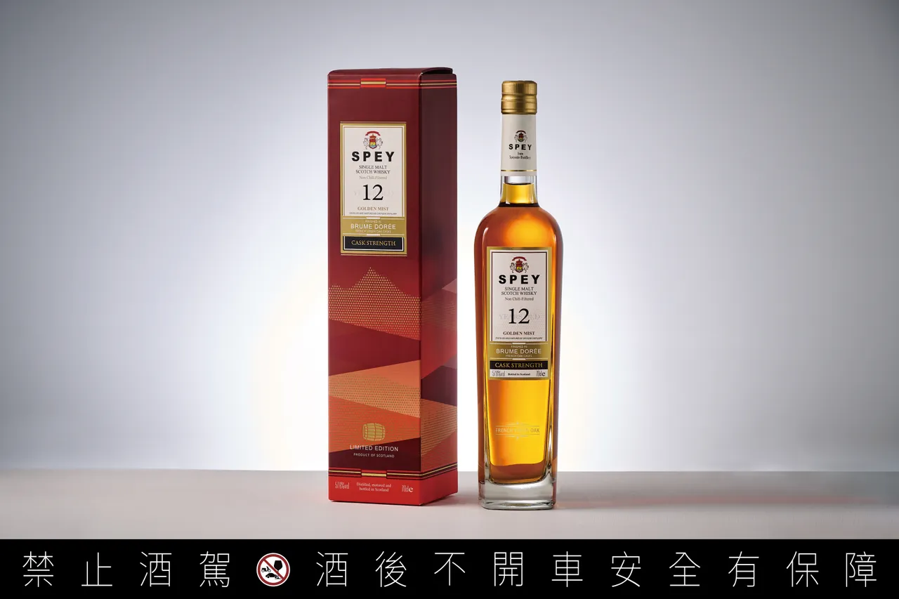 SPEY 12年「金色薄霧」展現香草、焦糖奶油與燉蘋果的甜潤主調，搭配辛香料與新橡木結構，風味厚實卻保持平衡。業者提供