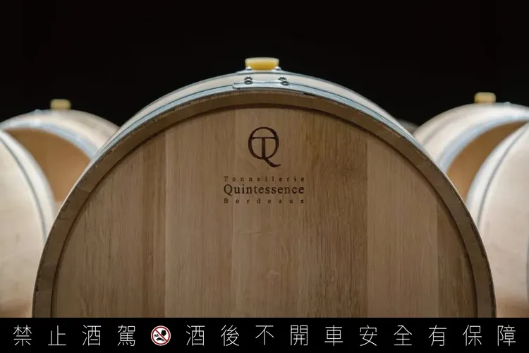 珍稀昂貴的Brume Dorée金色橡木桶以「水霧」馴服烈火，釋放最純淨無瑕的甜美。業者提供