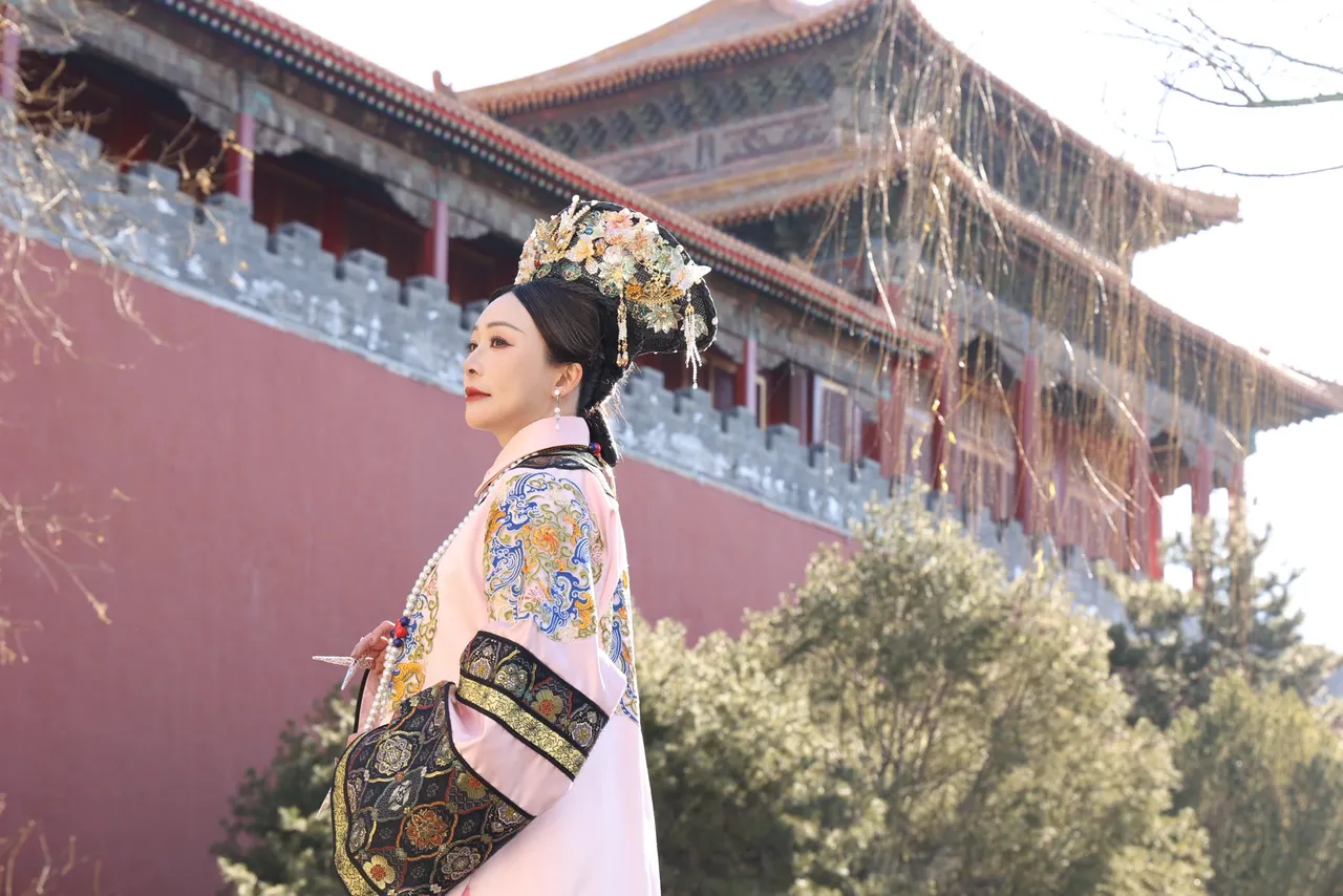 路永佳称自己现在是站得住气场的皇后。翻摄路永佳脸书