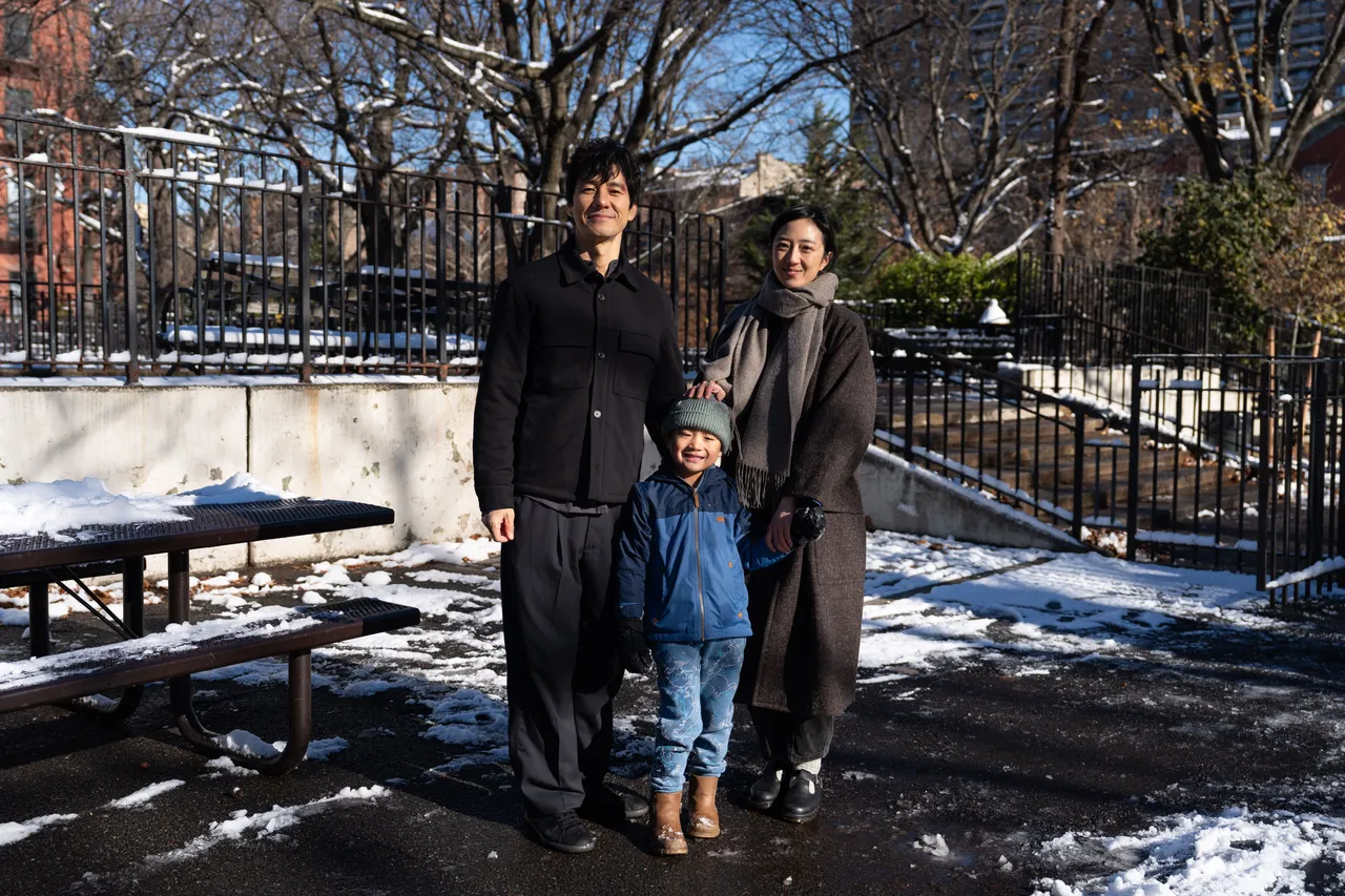 西島秀俊(左)與桂綸鎂與片中飾演兒子的艾佛瑞斯特感情甚篤。甲上提供