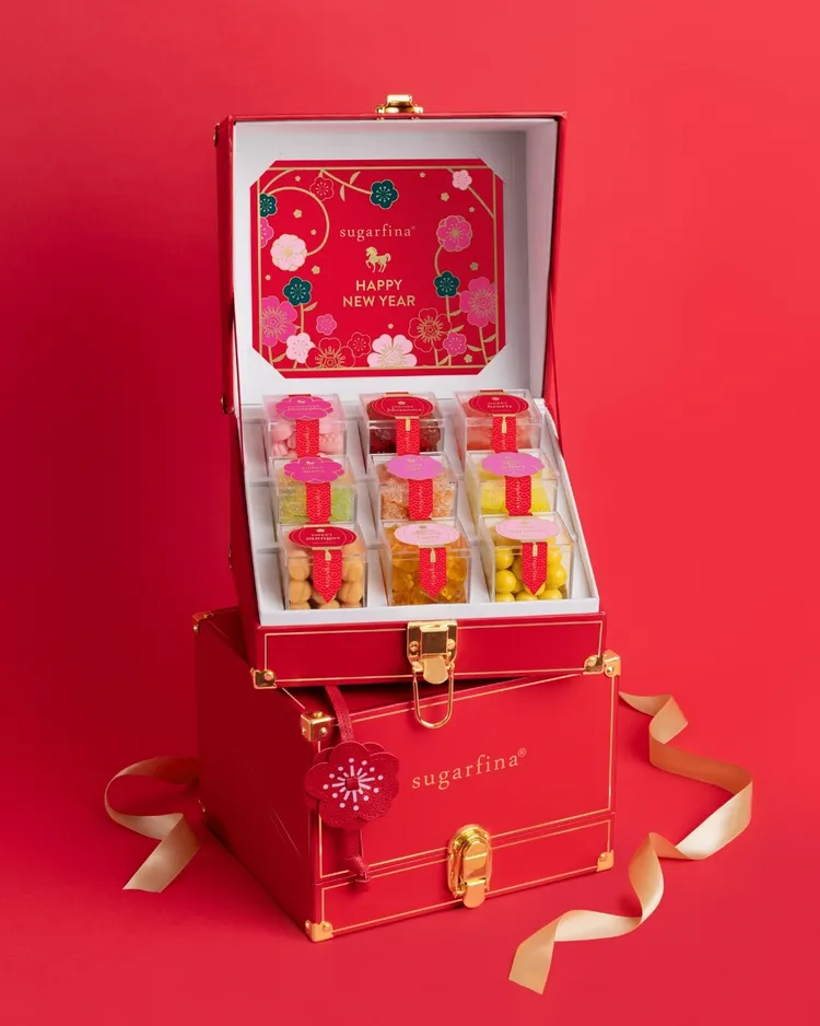 十二生肖糖果轉盤禮盒一次收錄 12 款糖果，轉盤設計增添互動感，適合家庭聚會或多人共享，建議售價 2,090 元。品牌提供