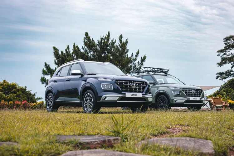 VENUE針對實用機能進行升級，提供AVM環境影像系統與專屬配件，並可加碼升級GPS電子後視鏡。業者提供