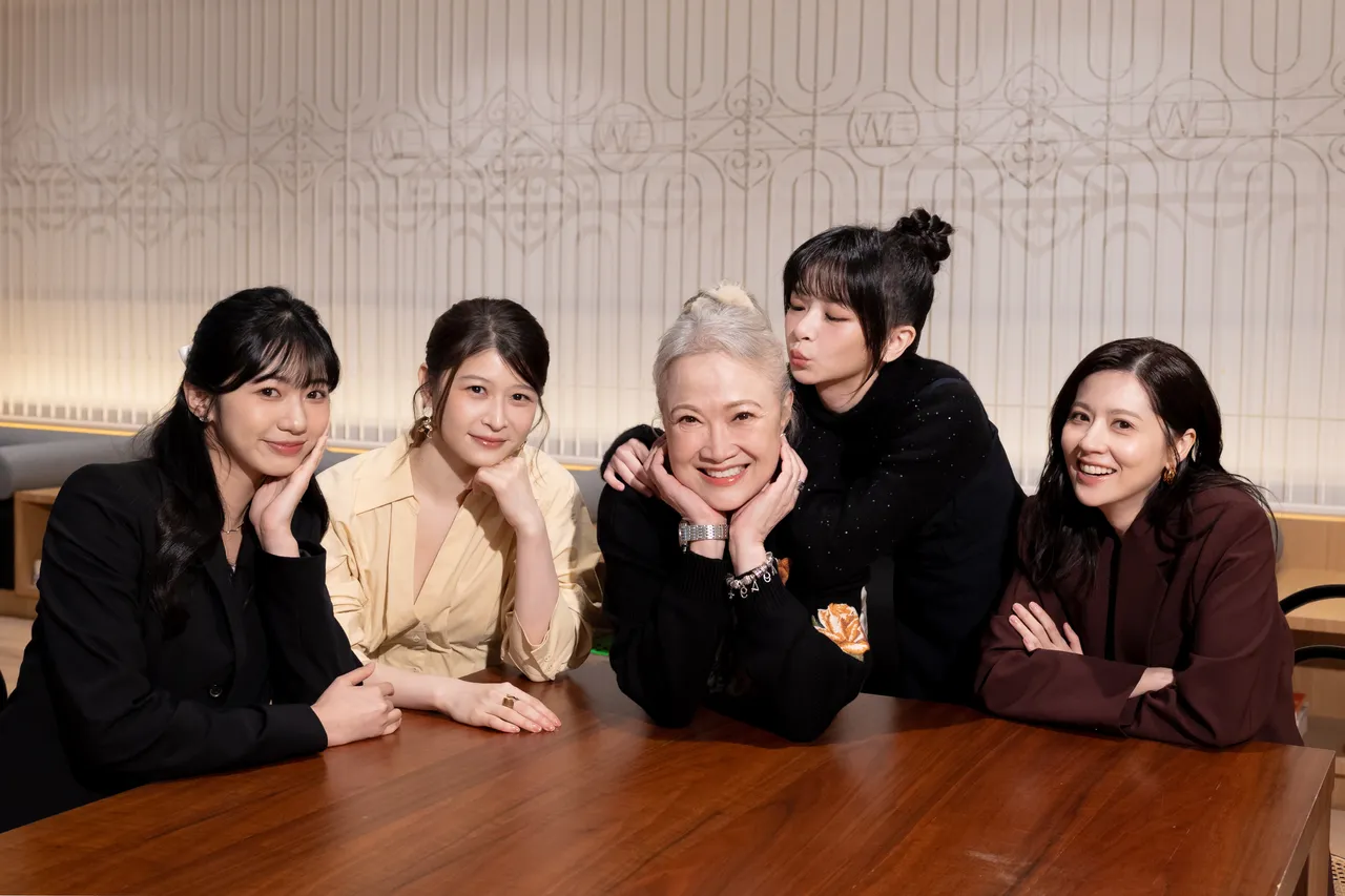 洪慧芳（中）和陳姸霏有感人的牽絆。Disney+提供