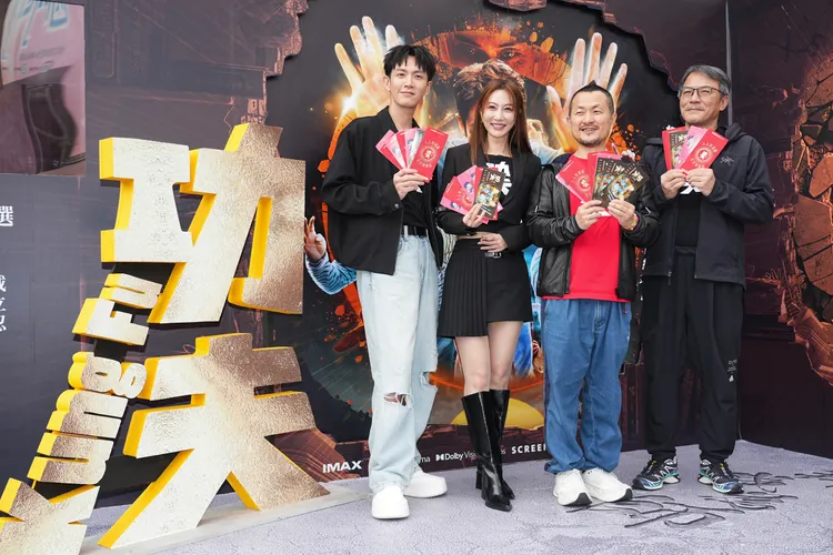 柯震東（左起）、曾莞婷、導演九把刀和戴立忍出席見面會。彭欣偉攝