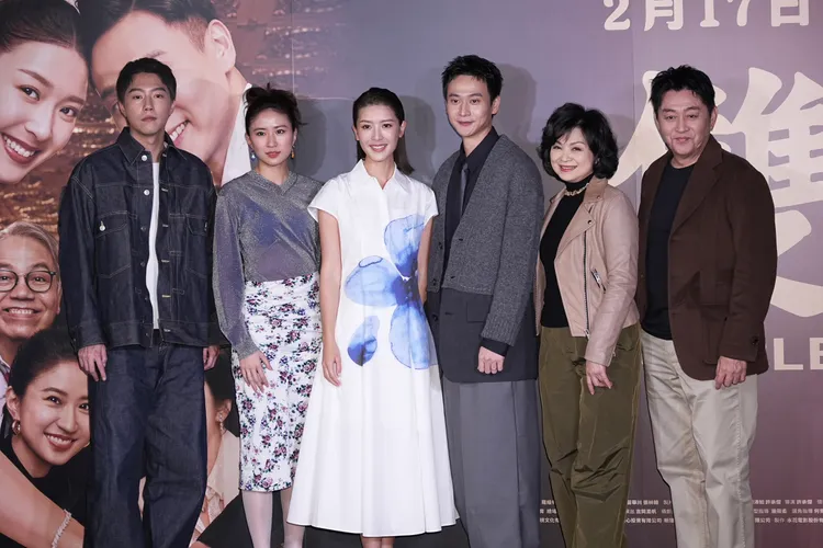 蔡凡熙（左起）、9m88、余香凝、劉冠廷、楊貴媚和庹宗華一同出席《雙囍》媒體聯訪。彭欣偉攝