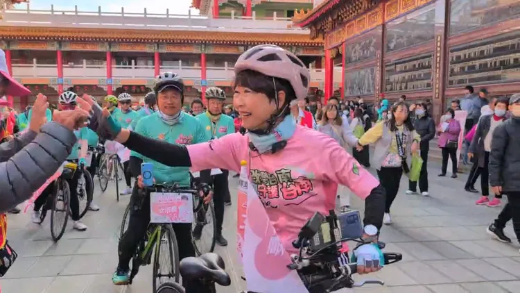 陳亭妃11日預計完成「鐵馬37區・前進市政府」行動最終章。翻攝畫面