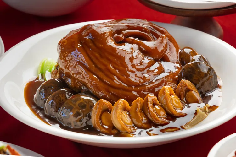 豪皇元蹄炆鮑魚。業者提供