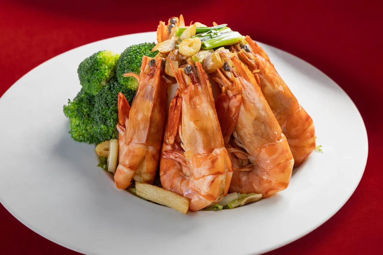 姜葱极汁焗大虾。业者提供