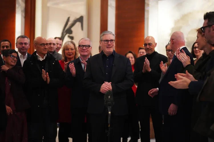 他向隨行的60名英國企業領袖發表談話。美聯社