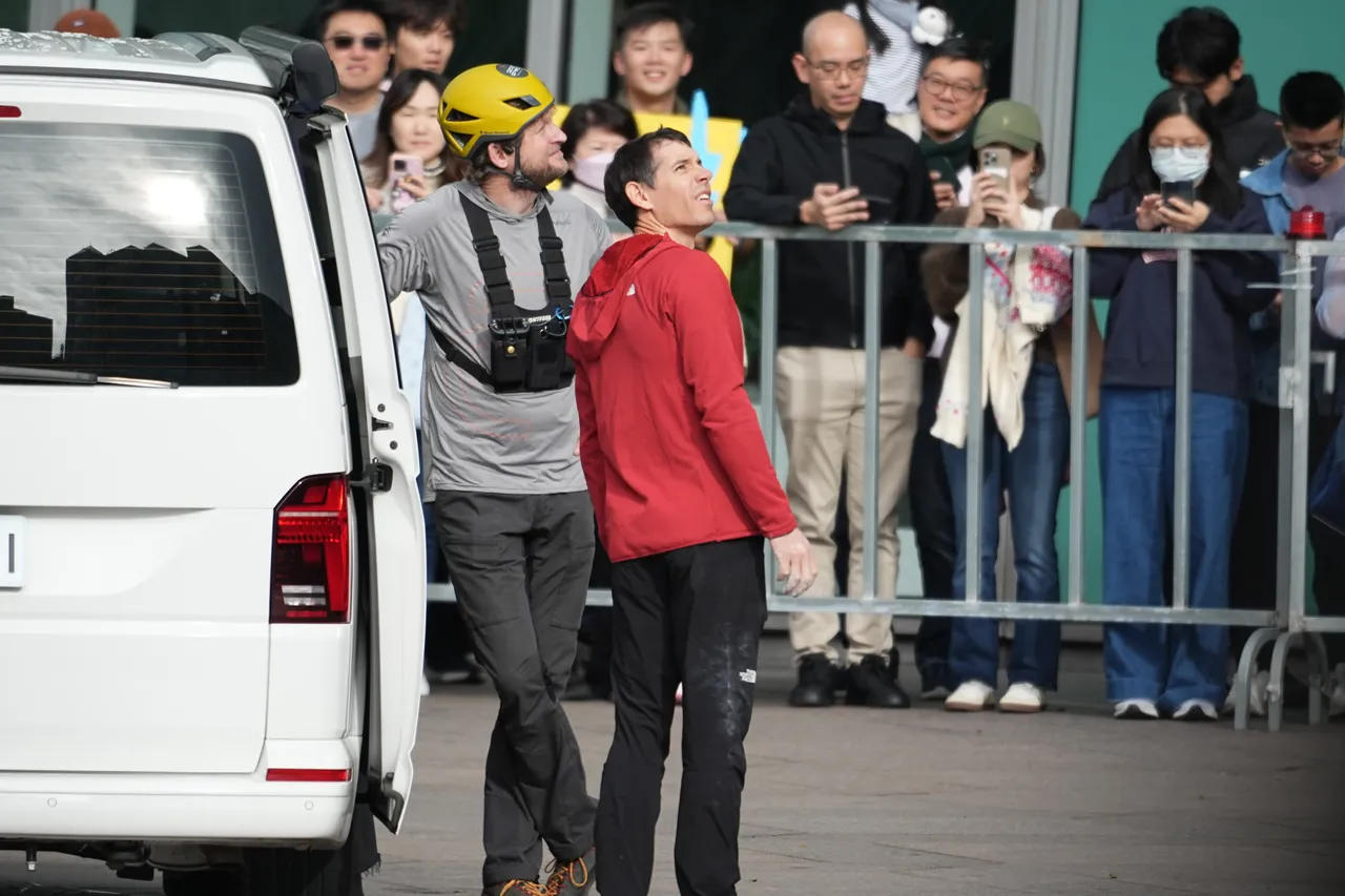 霍諾德本人身穿紅色上衣現身場內。彭欣偉攝