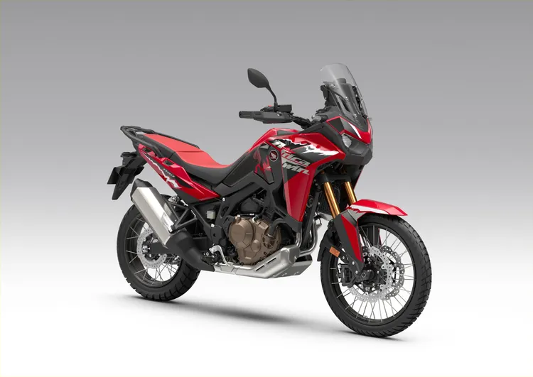 ADVENTURE SPORTS ES DCT採全新19吋前輪設計，提升長途巡航穩定性。原廠照片
