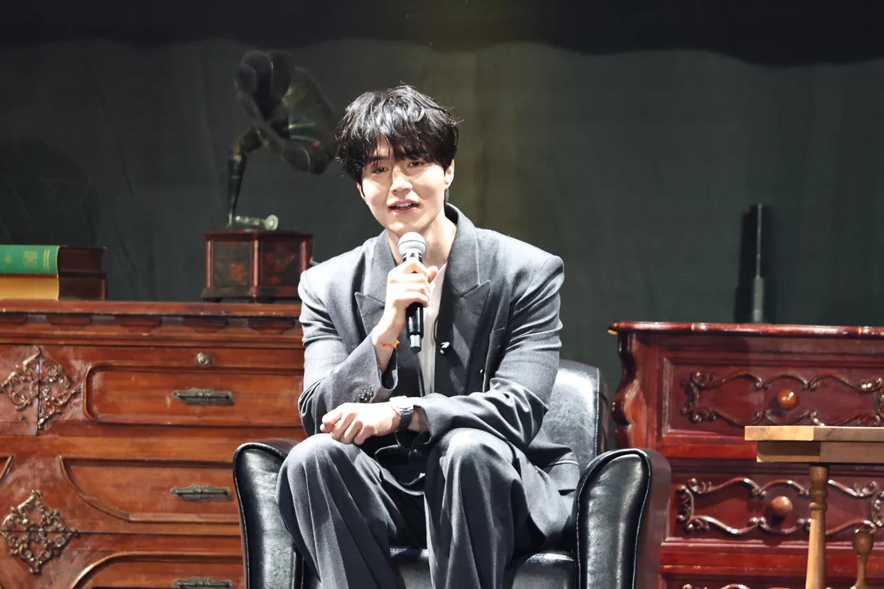 李棟旭有話直說，開玩笑嗆拱他跳舞的粉絲出去。彭欣偉攝