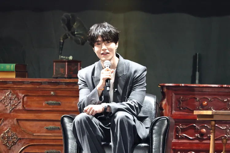 李棟旭有話直說，開玩笑嗆拱他跳舞的粉絲出去。彭欣偉攝