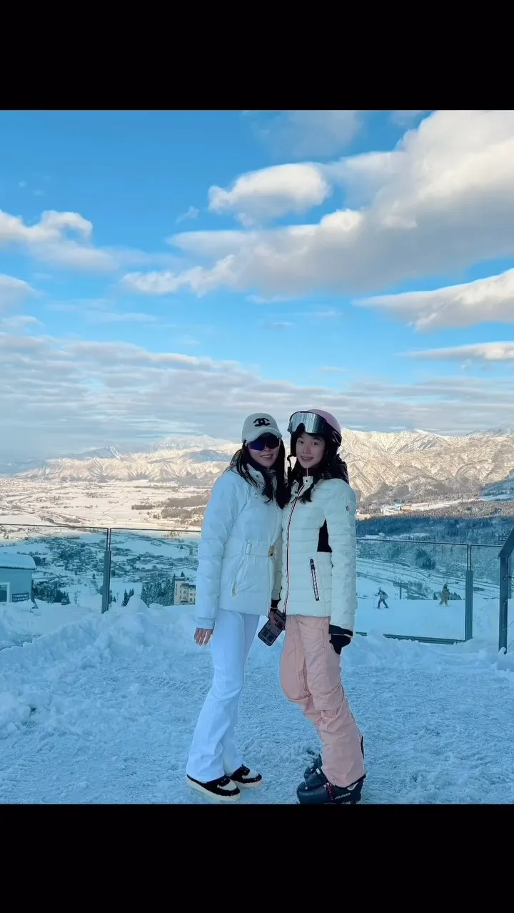 曾馨瑩（左）與長女妞妞。翻攝曾馨瑩IG