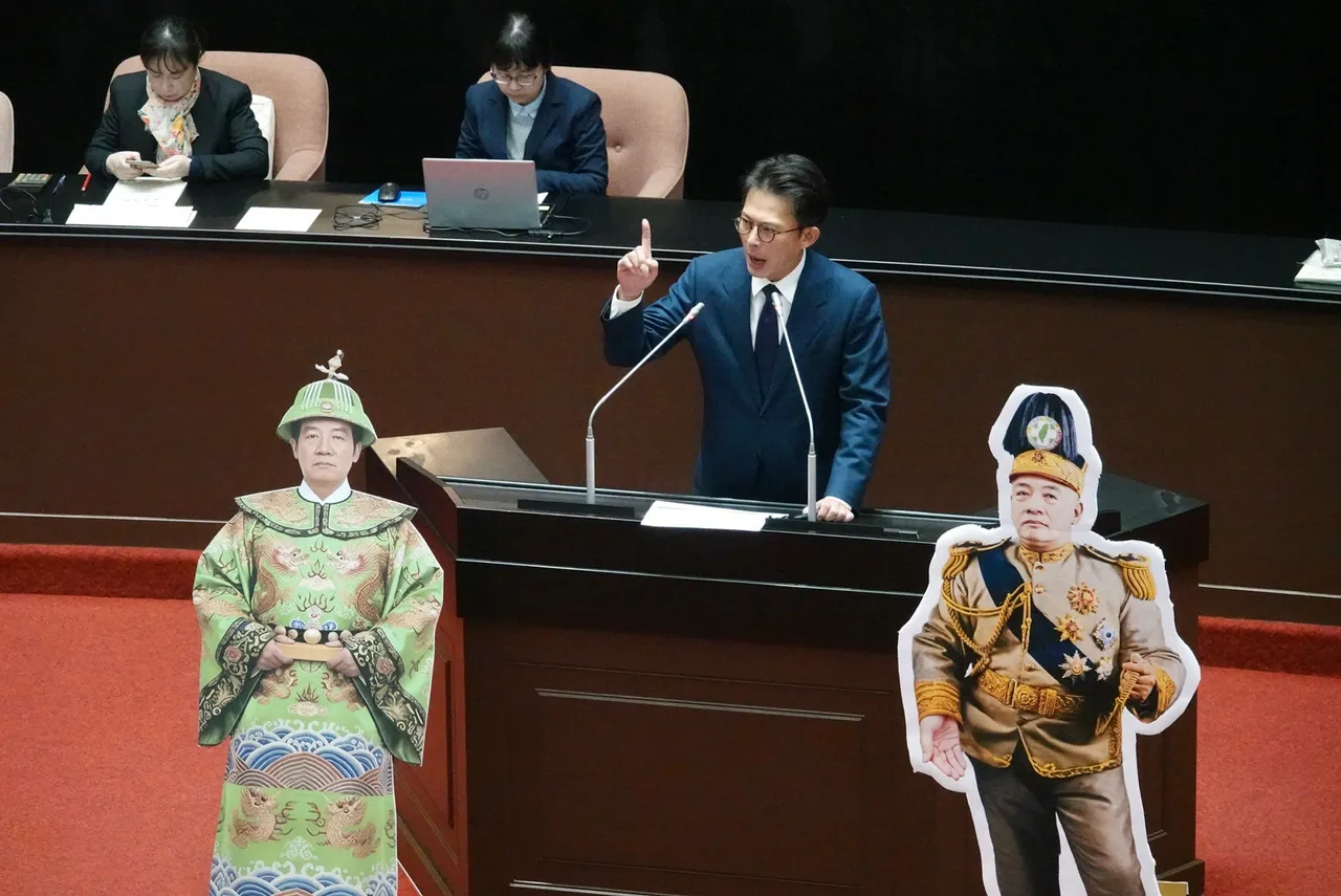 藍白兩黨批評賴清德不尊重少數、忽視制衡機制「像皇帝一樣說了算」，才讓朝野對立。莊宗達攝