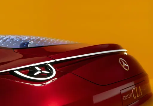 賓士研究新招　想讓尾燈不用再拉一堆線